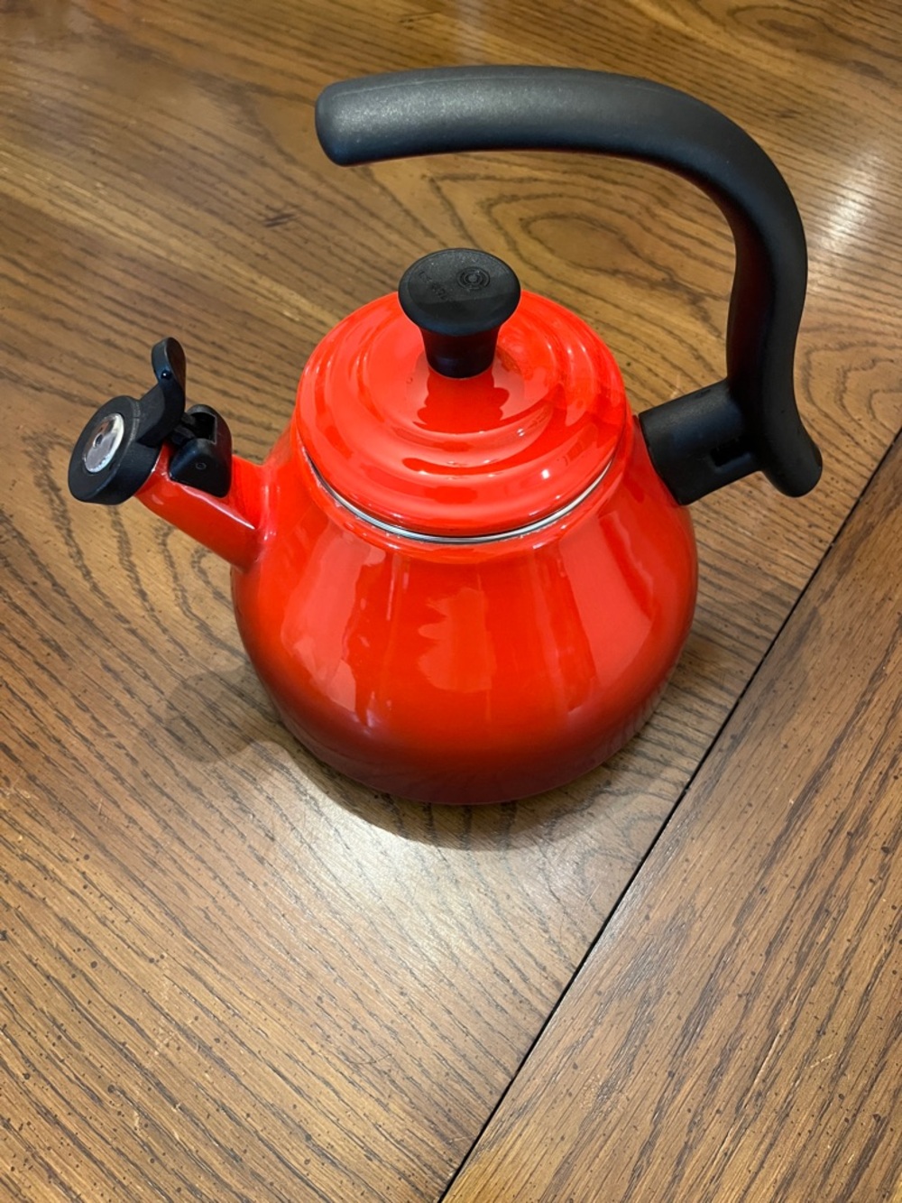 Le Creuset Chrysenth Whistling Tea Kettle